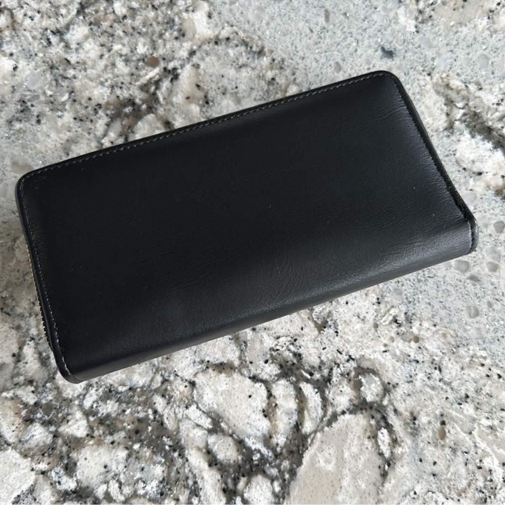 NWT Boutique Crocodile embossed vegan leather zippy wallet - Picture 6 of 12